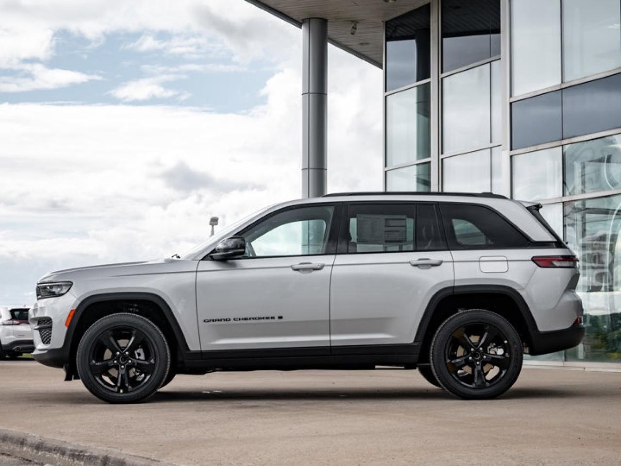 2025 Jeep Grand Cherokee Altitude Photo3