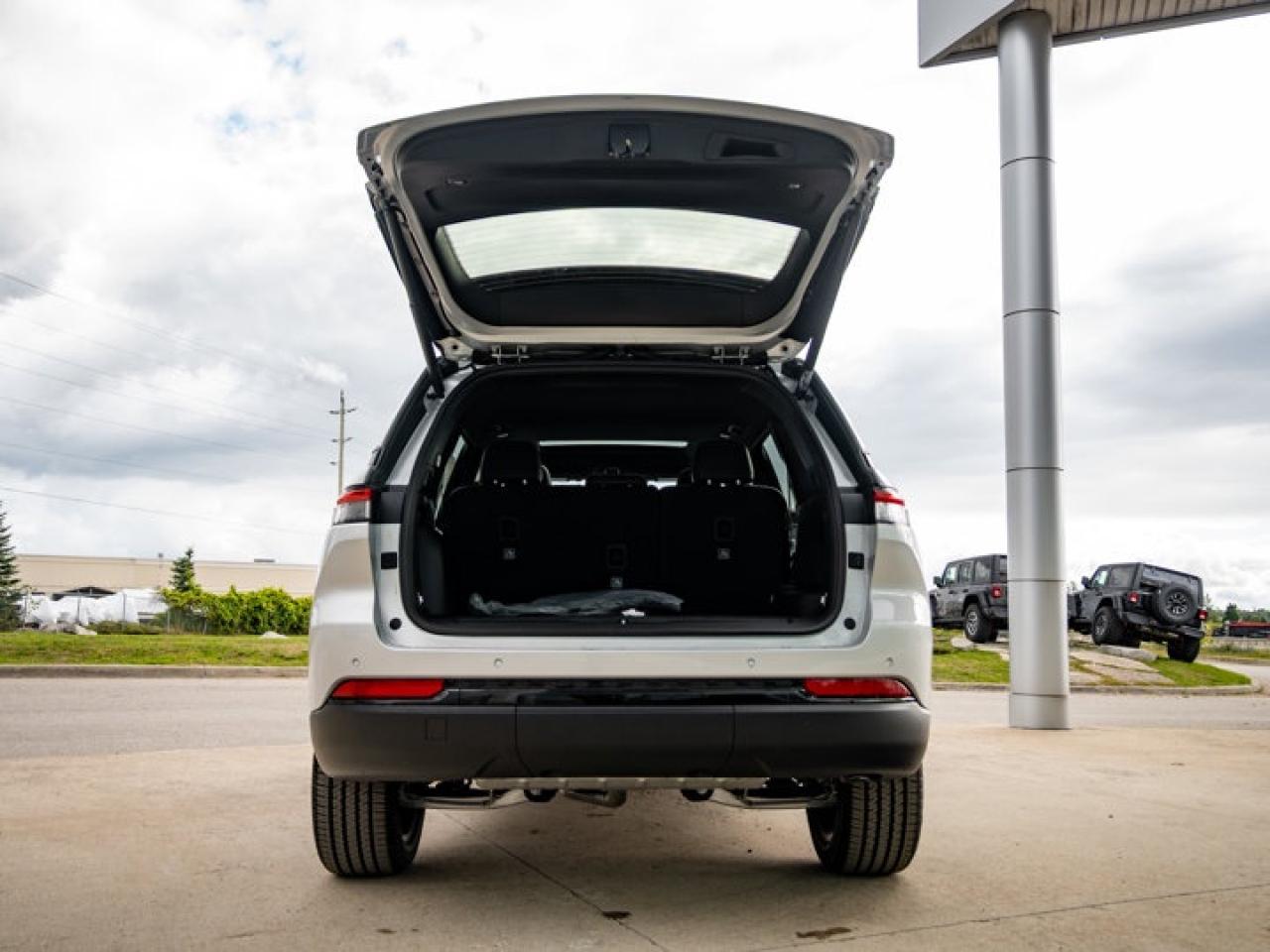 2025 Jeep Grand Cherokee Altitude Photo