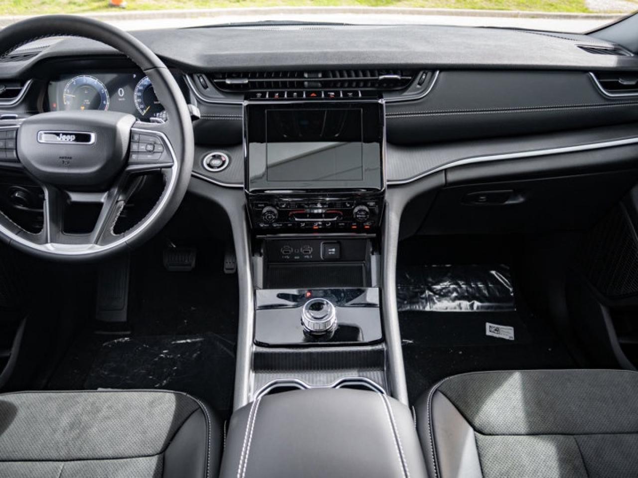 2025 Jeep Grand Cherokee Altitude Photo