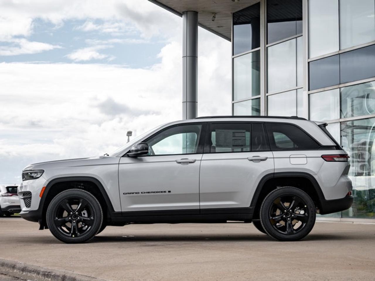 2025 Jeep Grand Cherokee Altitude Photo3