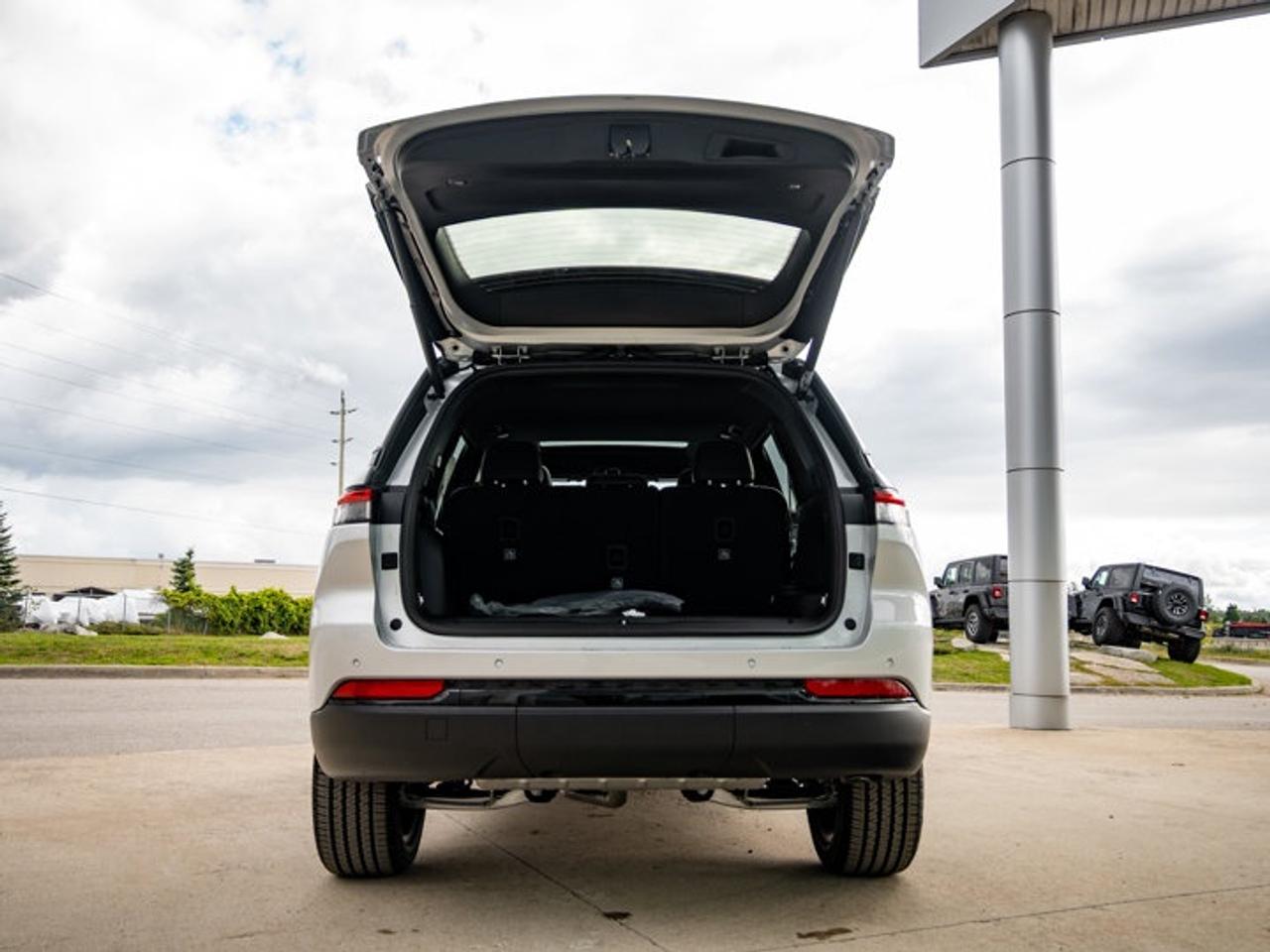 2025 Jeep Grand Cherokee Altitude Photo