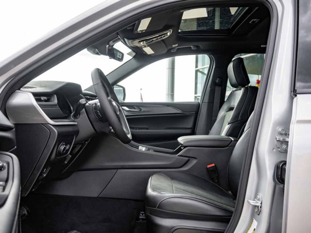 2025 Jeep Grand Cherokee Altitude Photo