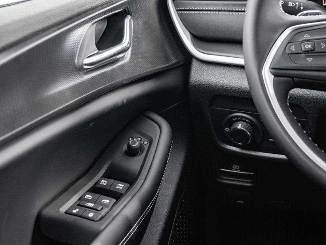 2025 Jeep Grand Cherokee Altitude Photo