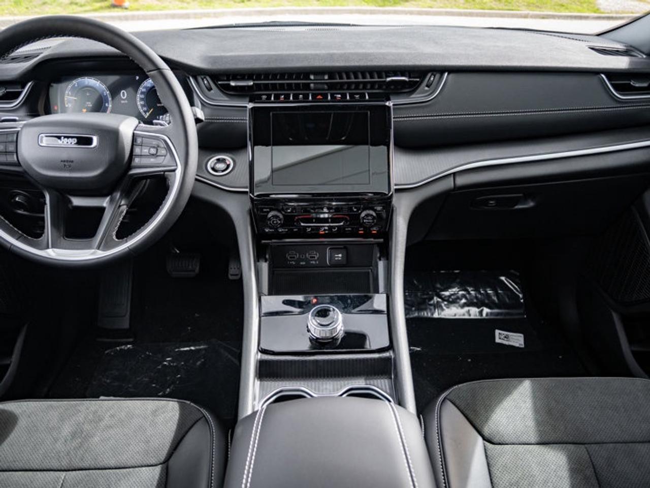 2025 Jeep Grand Cherokee Altitude Photo