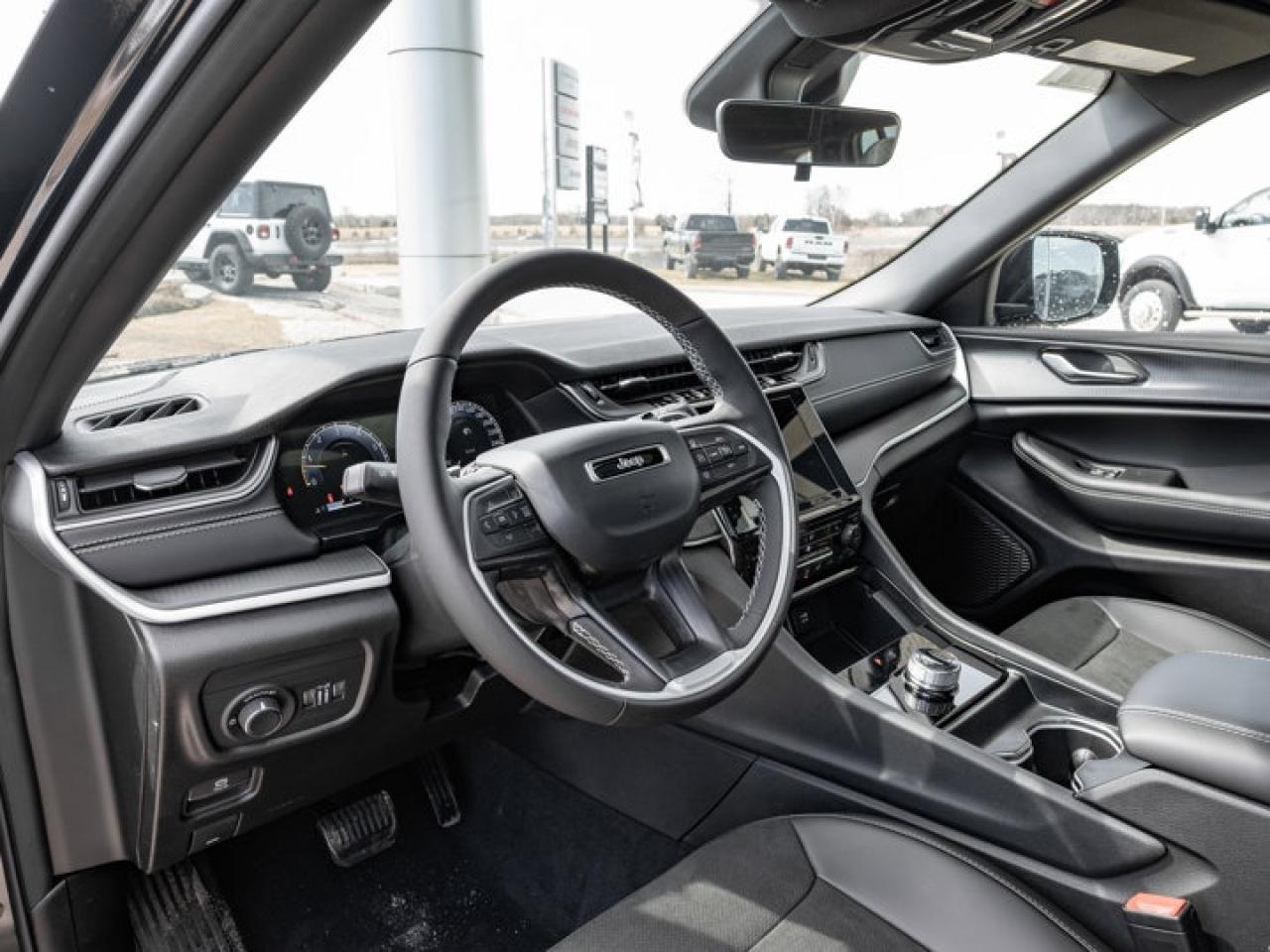 2025 Jeep Grand Cherokee Altitude Photo