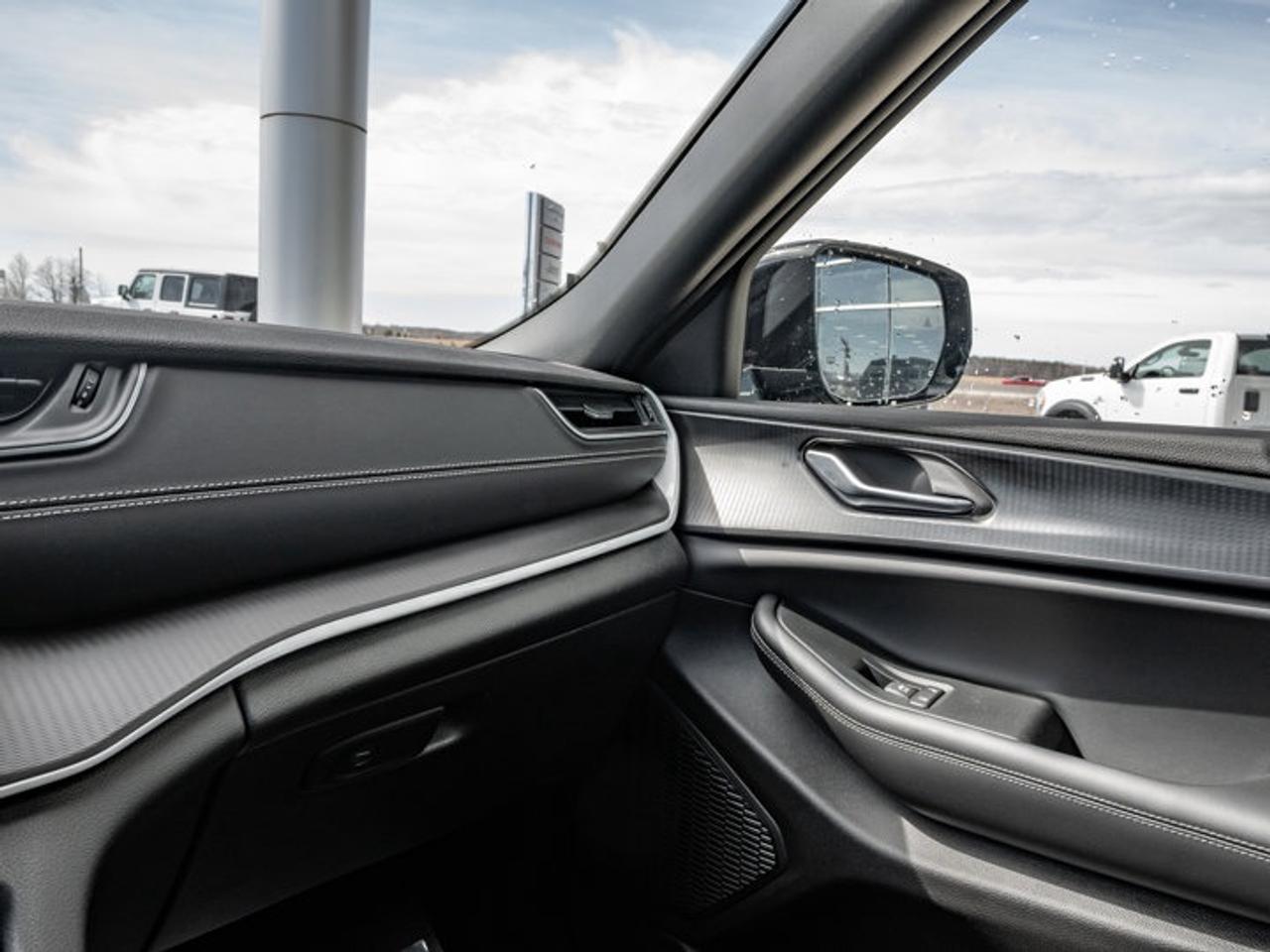 2025 Jeep Grand Cherokee Altitude Photo