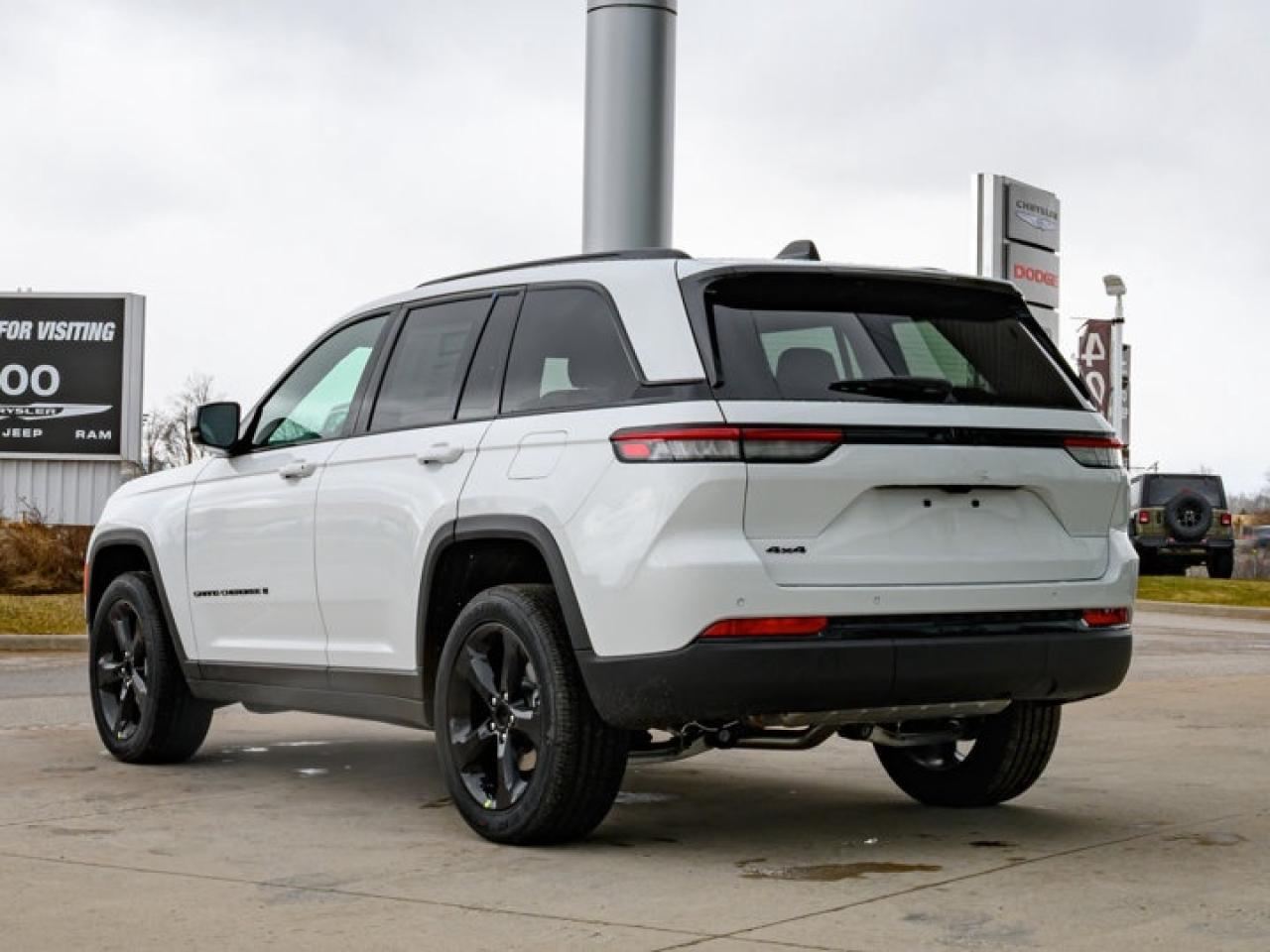 2025 Jeep Grand Cherokee Altitude Photo4