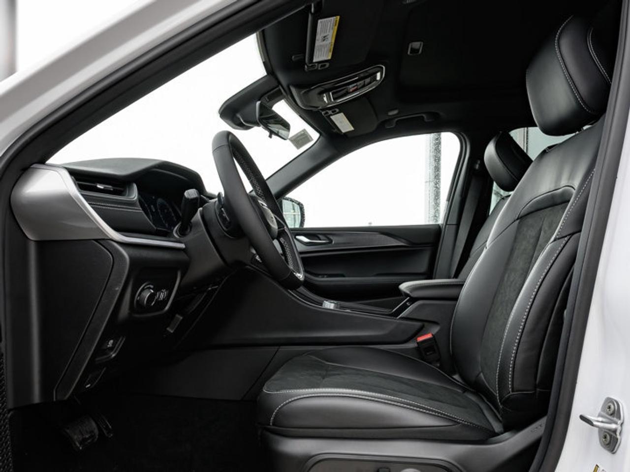 2025 Jeep Grand Cherokee Altitude Photo