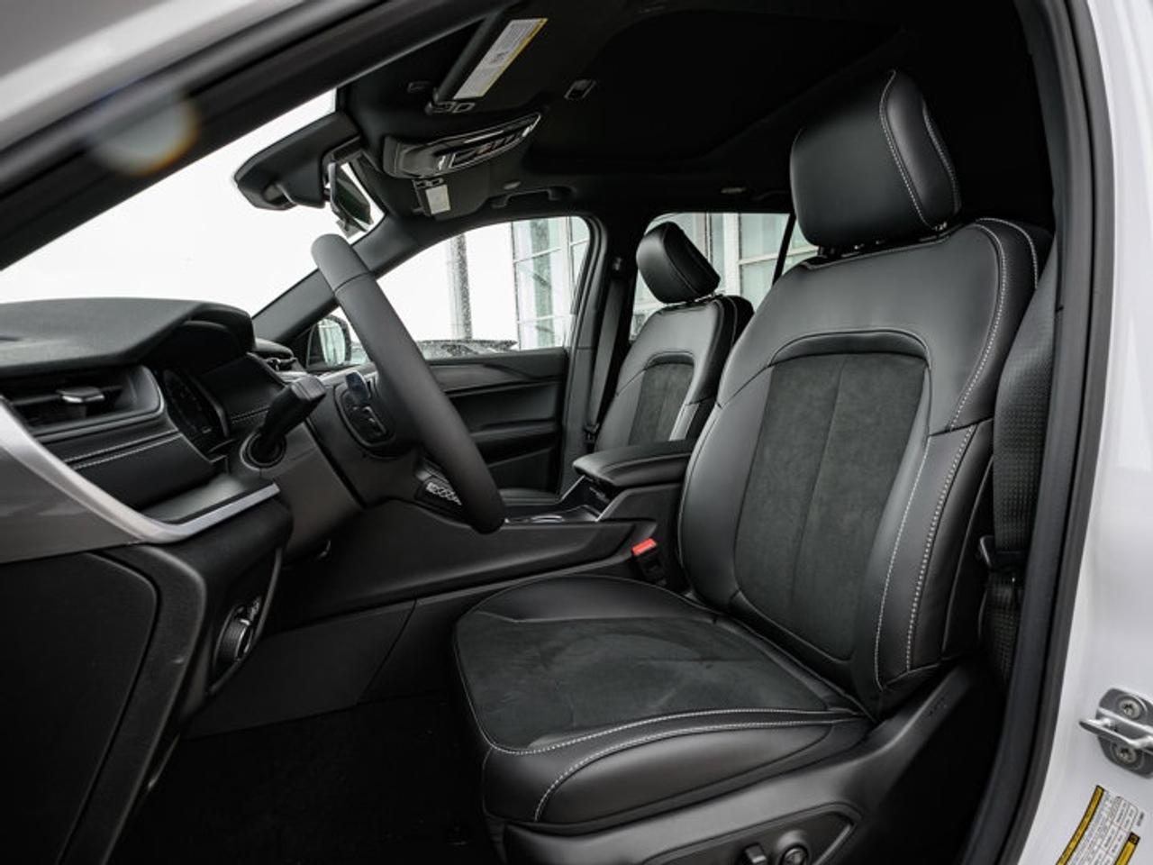 2025 Jeep Grand Cherokee Altitude Photo