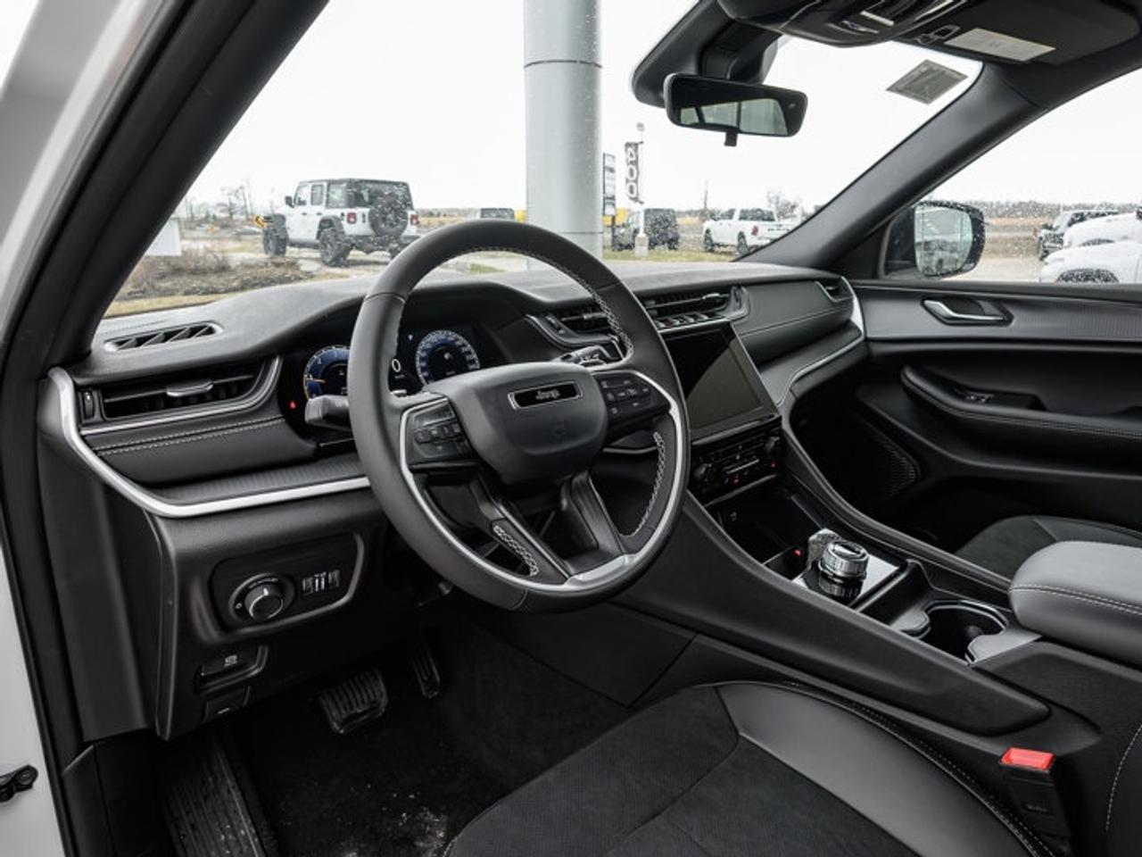 2025 Jeep Grand Cherokee Altitude Photo