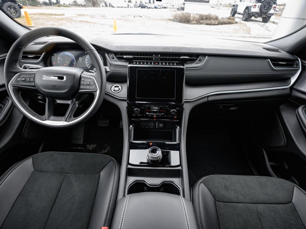 2025 Jeep Grand Cherokee Altitude Photo