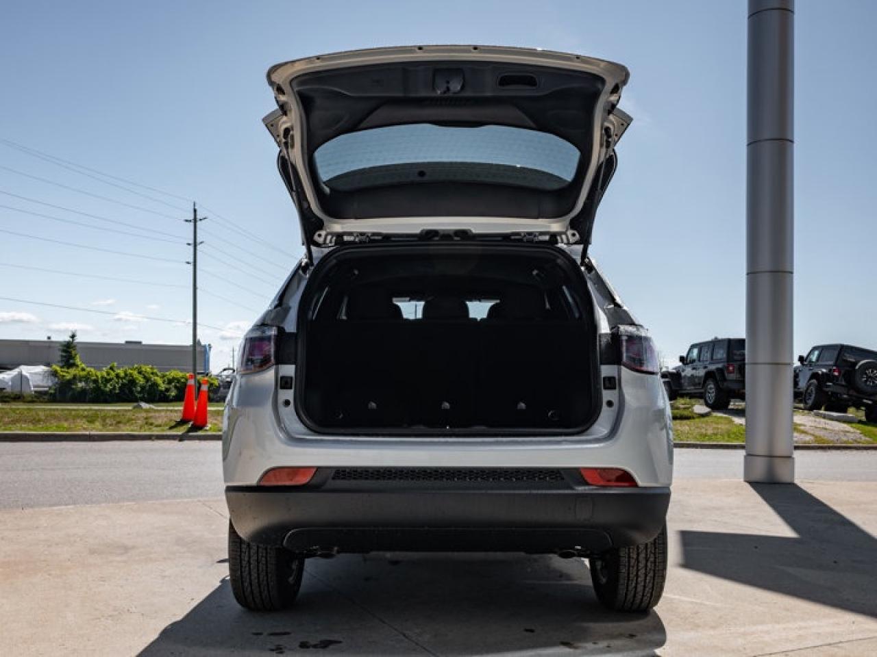 2025 Jeep Compass Sport Photo