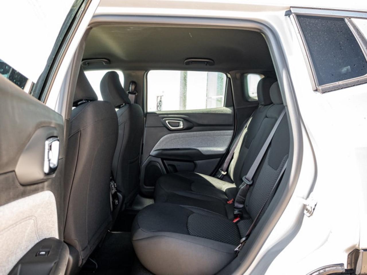 2025 Jeep Compass Sport Photo