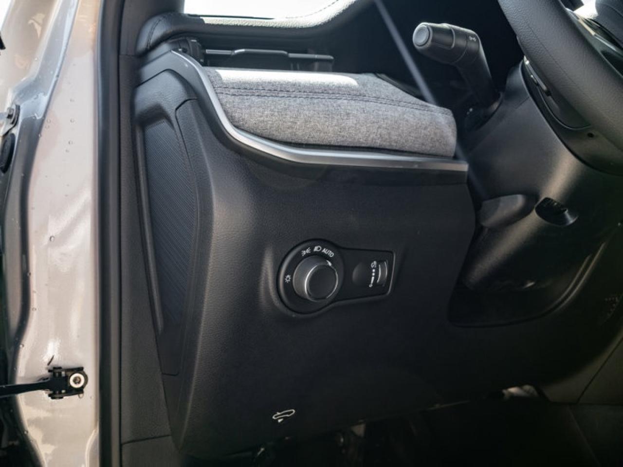 2025 Jeep Compass Sport Photo