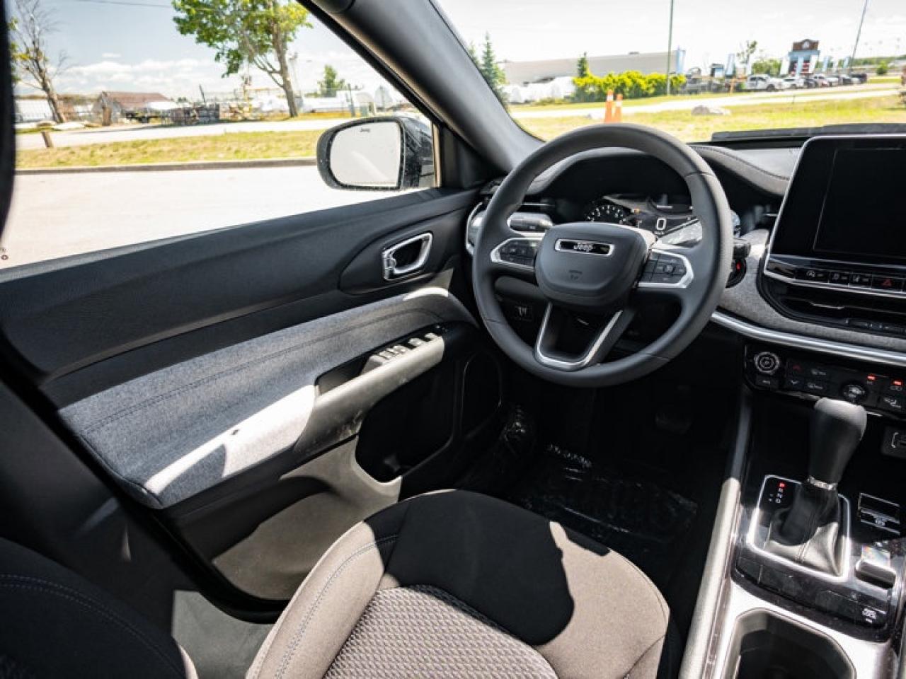 2025 Jeep Compass Sport Photo