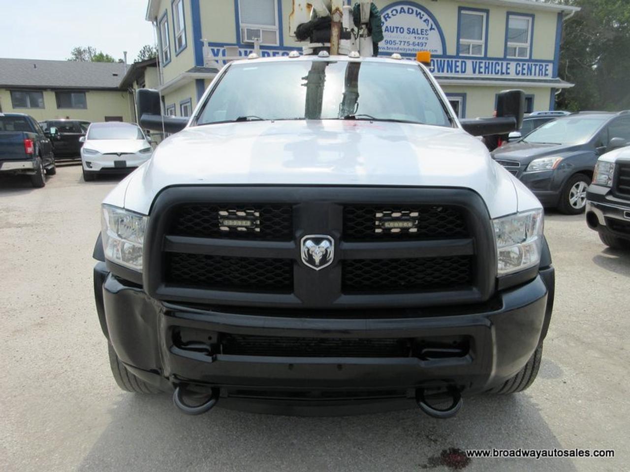 2017 RAM 5500 HD Chassis WORK READY SXT-EDITION 3 PASSENGER 6.7L - CUMMINS.. TWO-WHEEL DRIVE.. REGULAR-CAB.. VERSALIFT-BUCKET-BED.. TRAILER BRAKE.. LOCK-BOX-AREAS.. Photo3