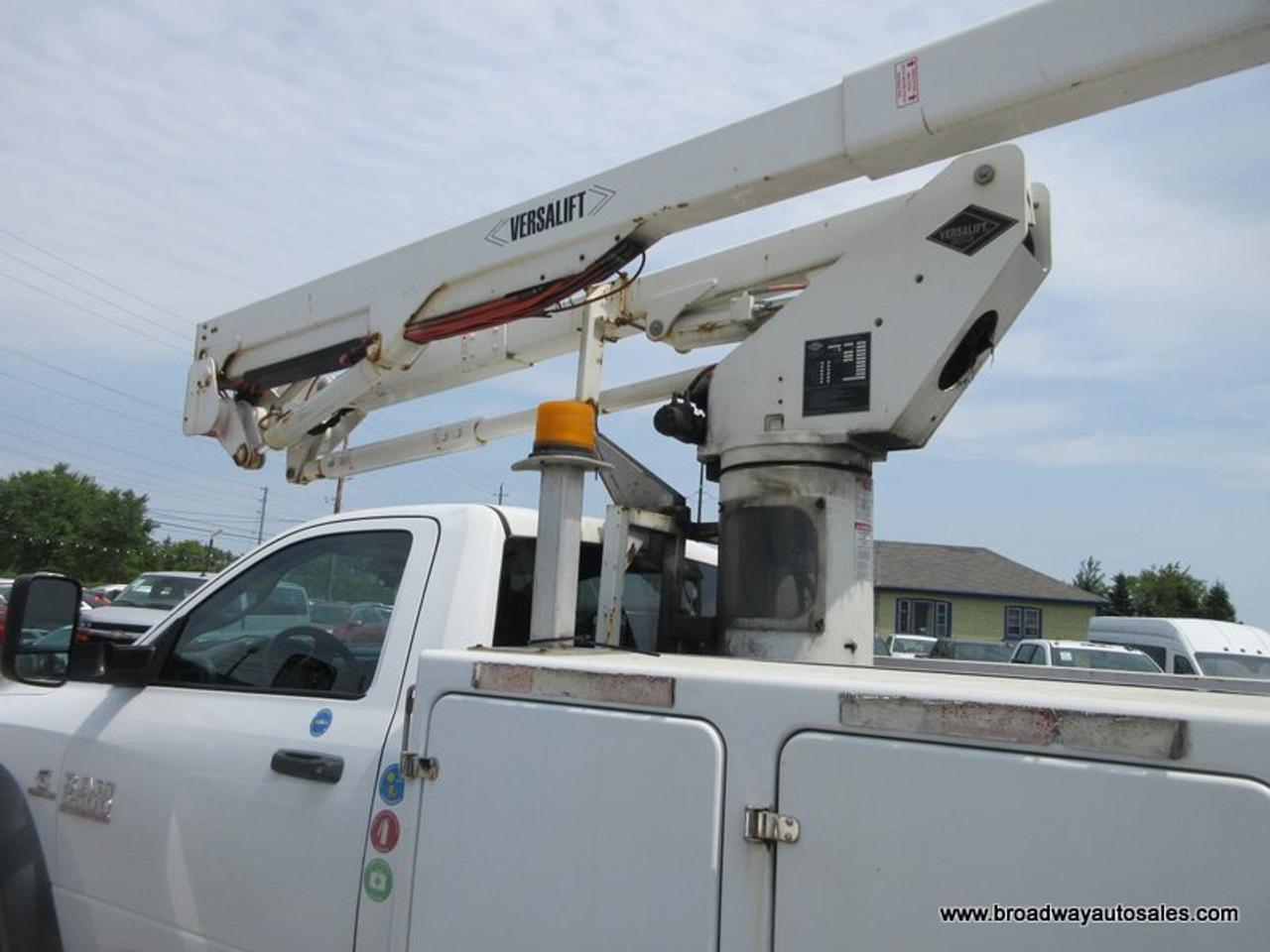 2017 RAM 5500 HD Chassis WORK READY SXT-EDITION 3 PASSENGER 6.7L - CUMMINS.. TWO-WHEEL DRIVE.. REGULAR-CAB.. VERSALIFT-BUCKET-BED.. TRAILER BRAKE.. LOCK-BOX-AREAS.. Photo