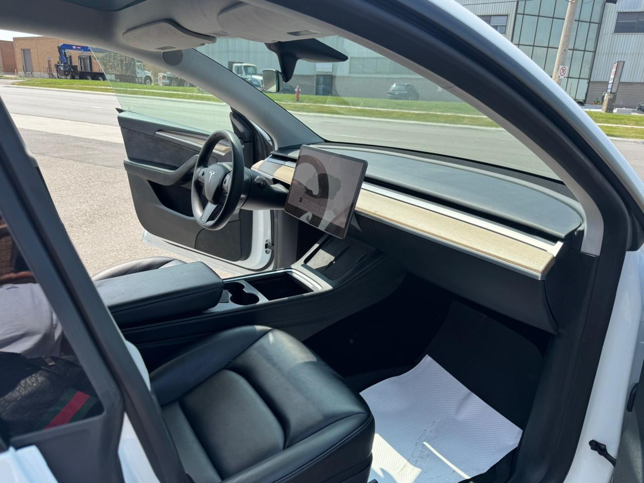 2023 Tesla Model Y LONG RANGE - Photo #12