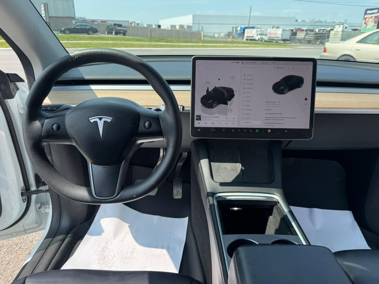 2023 Tesla Model Y LONG RANGE - Photo #16