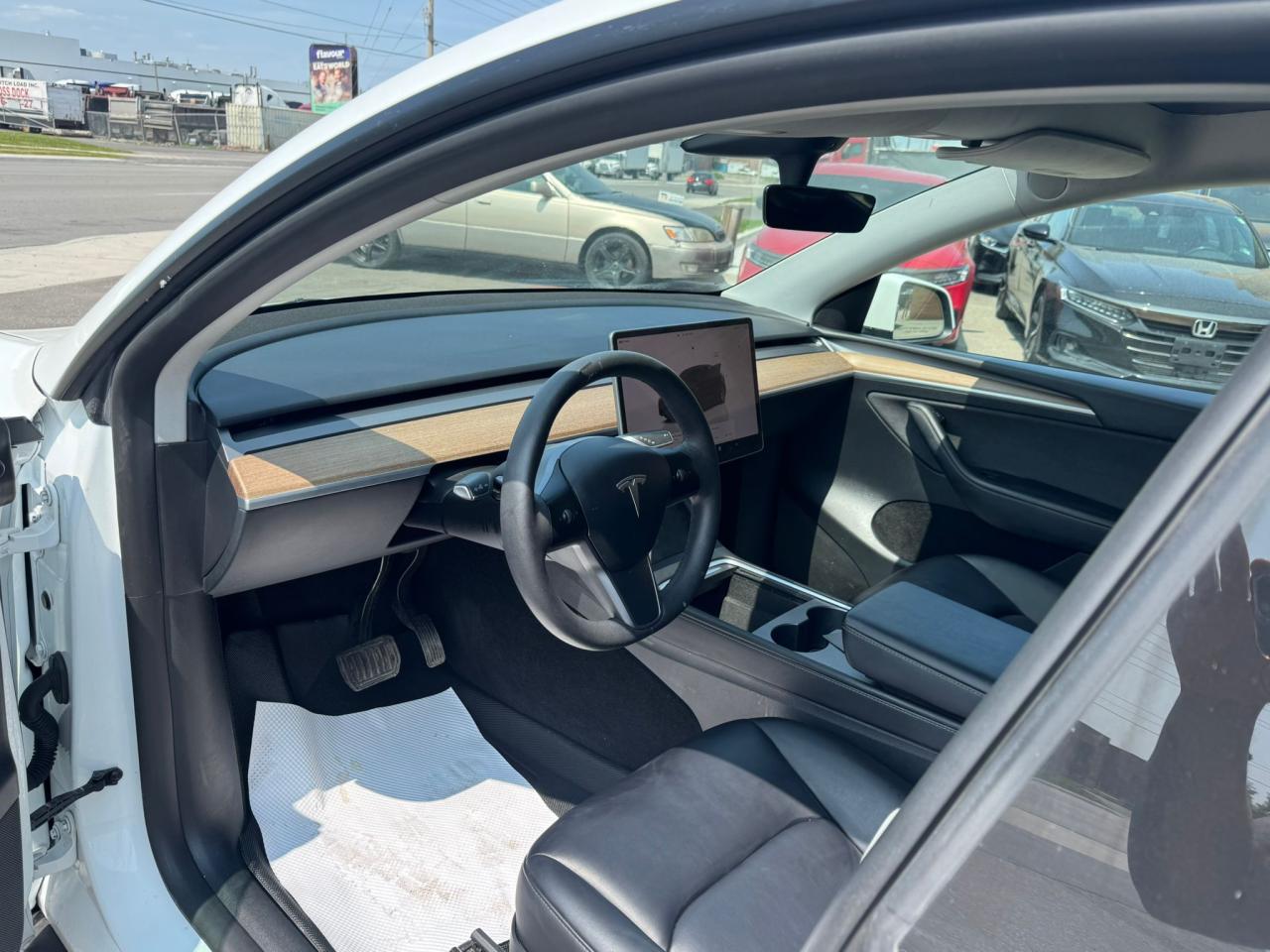 2023 Tesla Model Y LONG RANGE - Photo #11