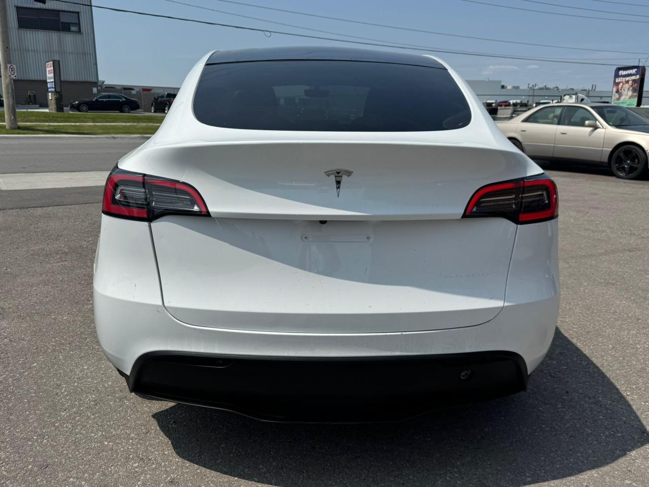 2023 Tesla Model Y LONG RANGE - Photo #8