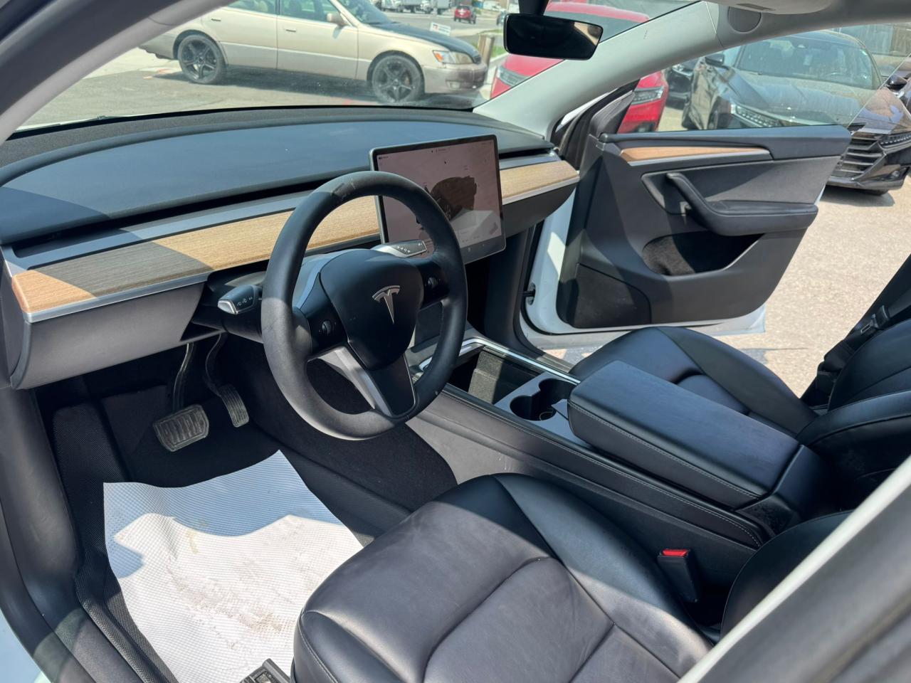 2023 Tesla Model Y LONG RANGE - Photo #14