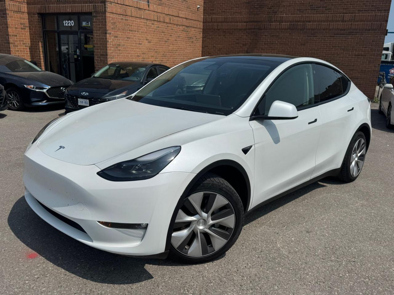 2023 Tesla Model Y LONG RANGE - Photo #2