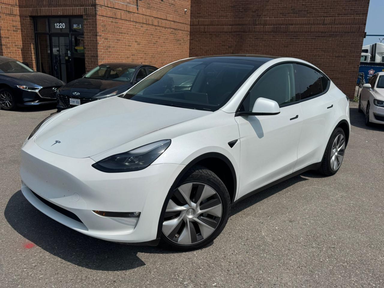 2023 Tesla Model Y LONG RANGE - Photo #4
