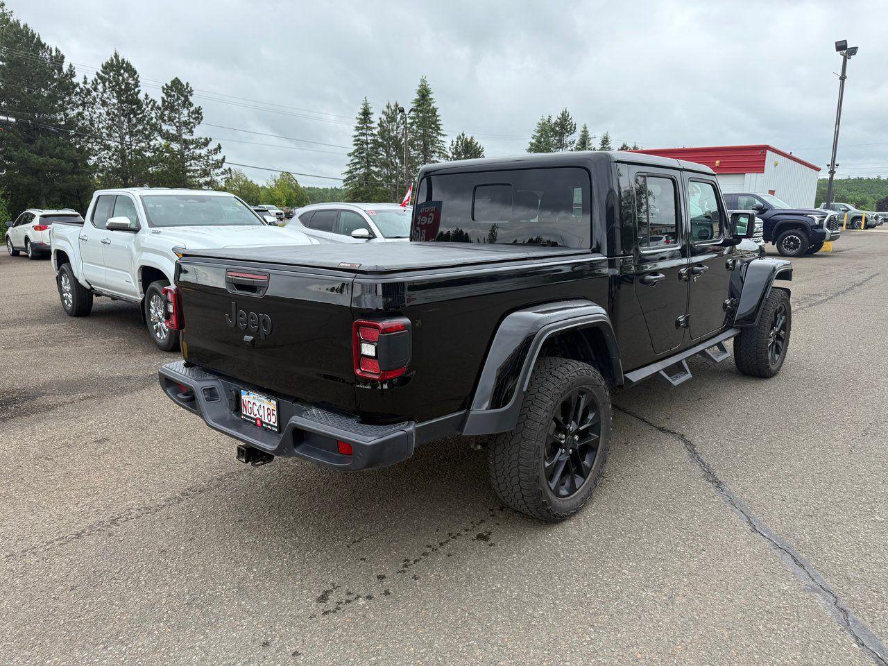 2024 Jeep Gladiator NightHawk Photo4
