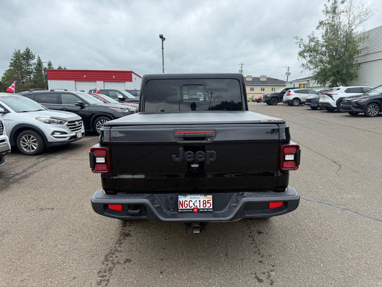 2024 Jeep Gladiator NightHawk Photo