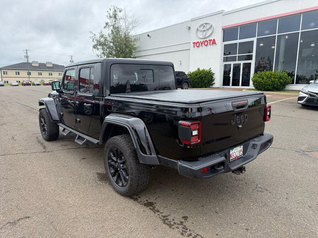 2024 Jeep Gladiator NightHawk Photo