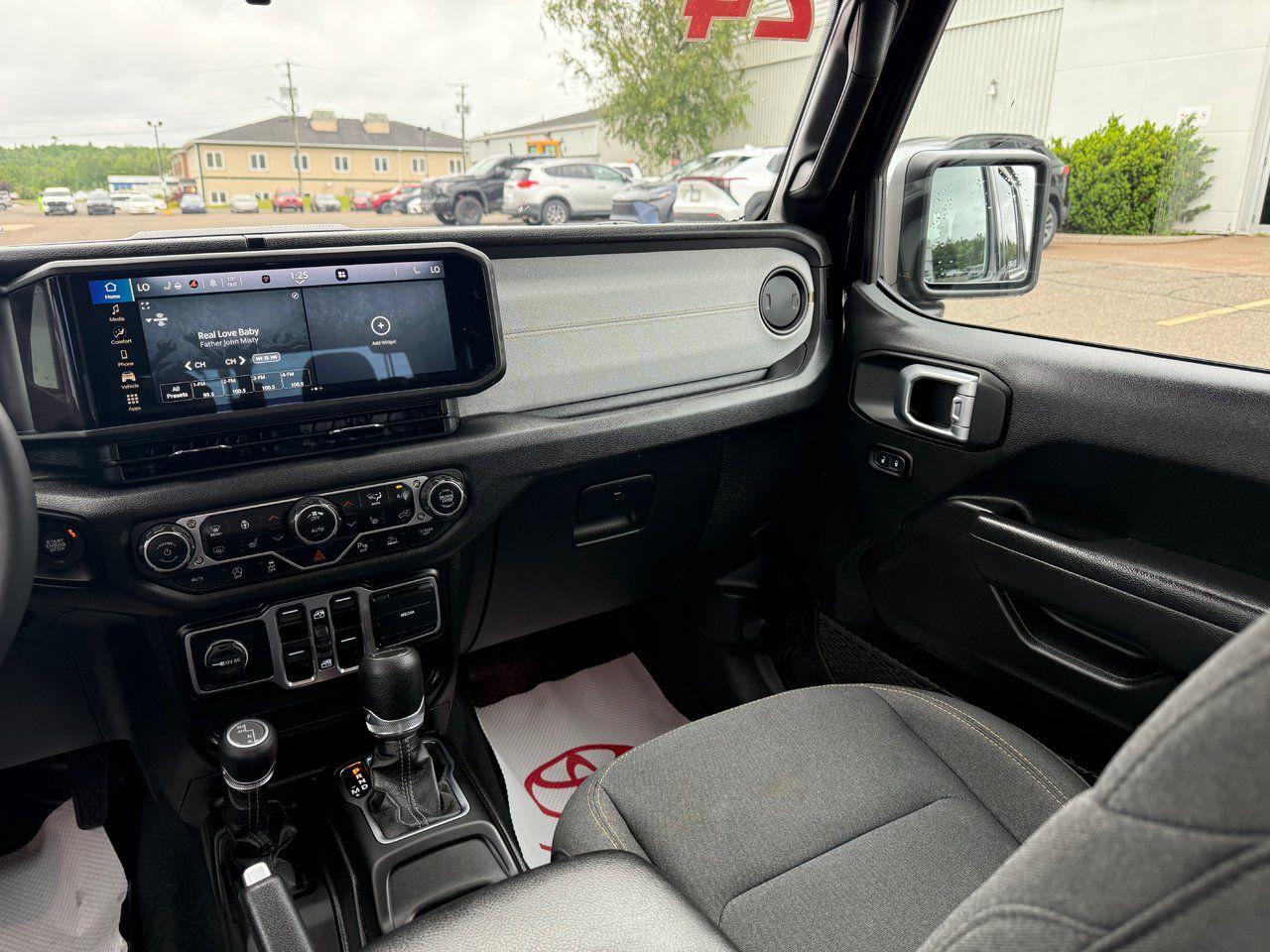2024 Jeep Gladiator NightHawk Photo
