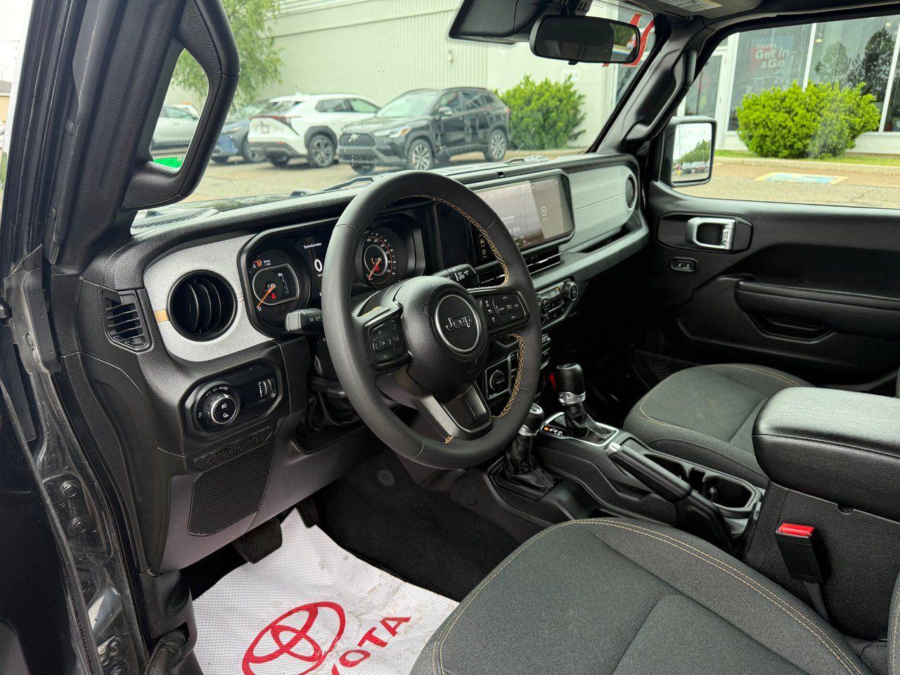 2024 Jeep Gladiator NightHawk Photo