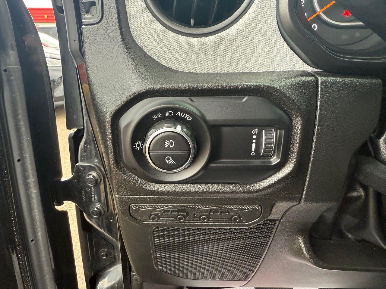 2024 Jeep Gladiator NightHawk Photo