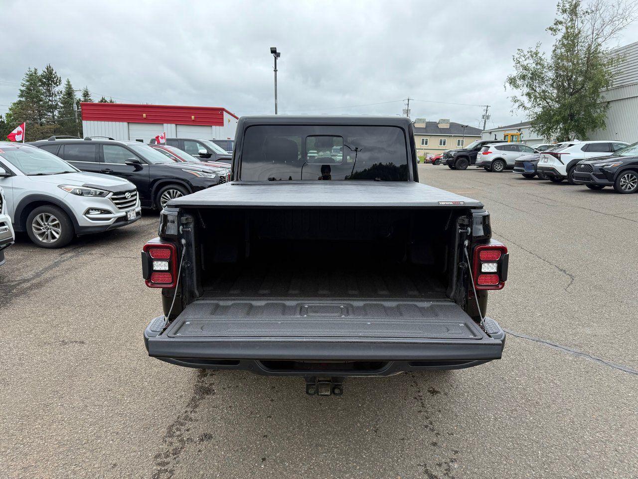 2024 Jeep Gladiator NightHawk Photo