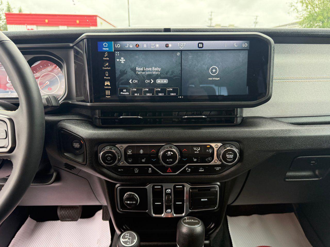 2024 Jeep Gladiator NightHawk Photo