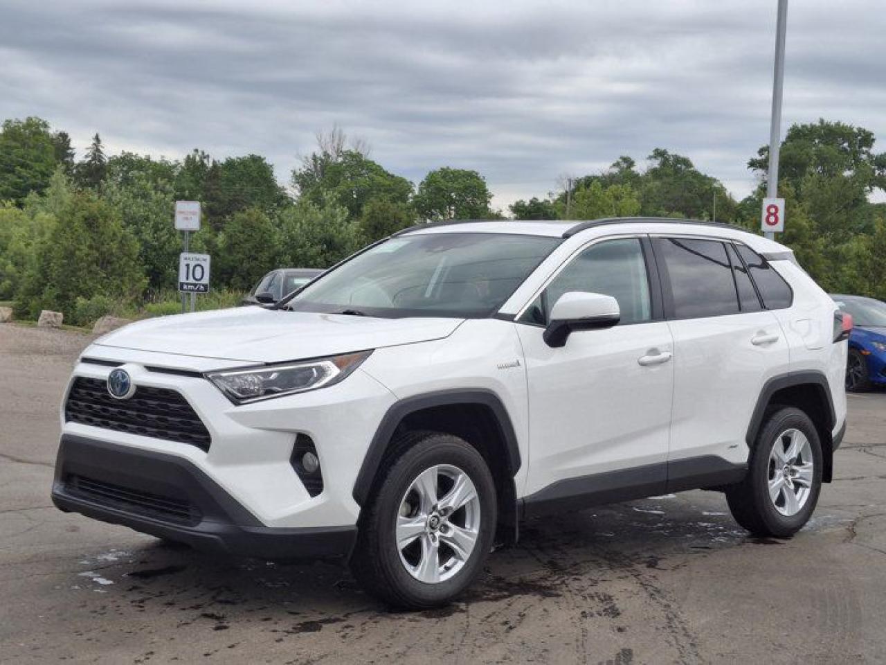 Used 2019 Toyota RAV4 Hybrid XLE AWD | Sunroof | Heated Seats | Radar Cruise | Bluetooth | Alloy Wheels | and More ! for sale in Guelph, ON