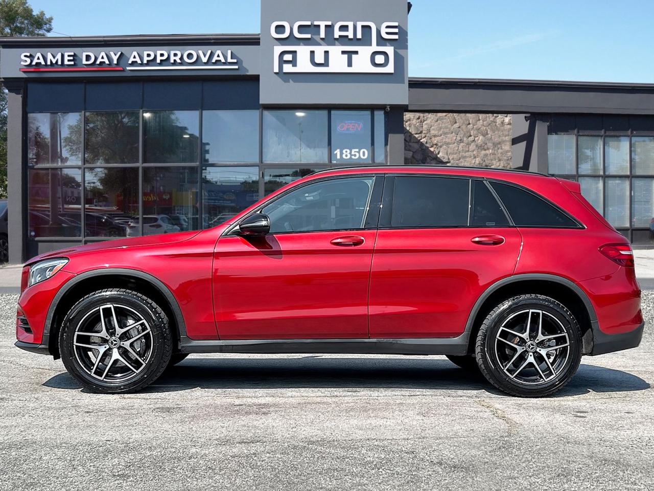 2017 Mercedes-Benz GLC-Class GLC300 4MATIC - Photo #3