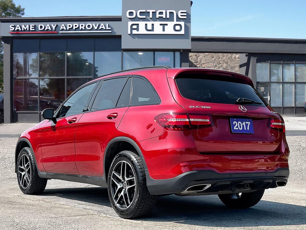 2017 Mercedes-Benz GLC-Class GLC300 4MATIC - Photo #4