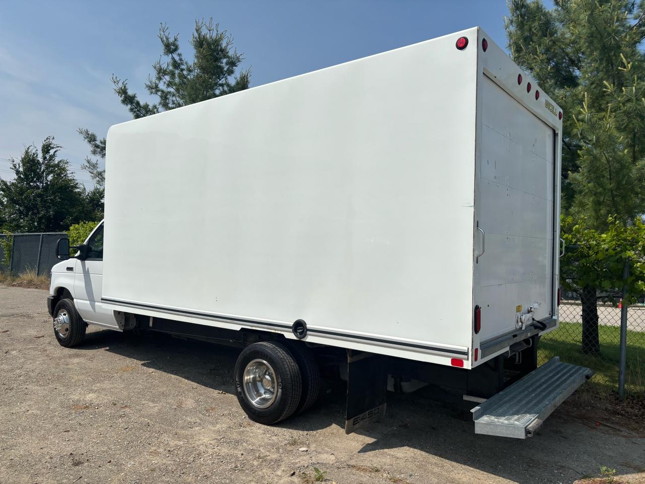2022 Ford E450  - Photo #3