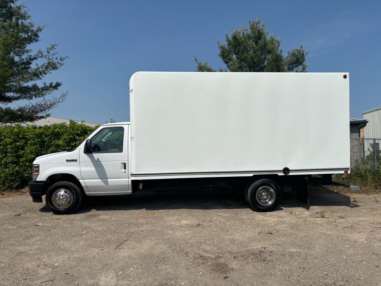 2022 Ford E450  - Photo #2