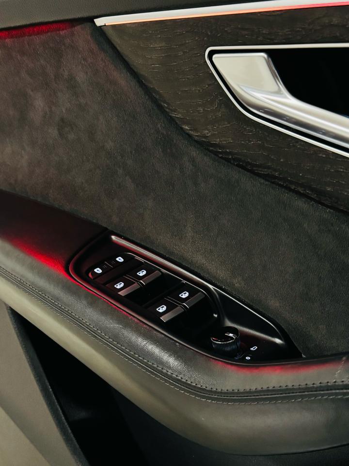 2021 Audi Q8 TECHNIK | SLINE - Photo #10