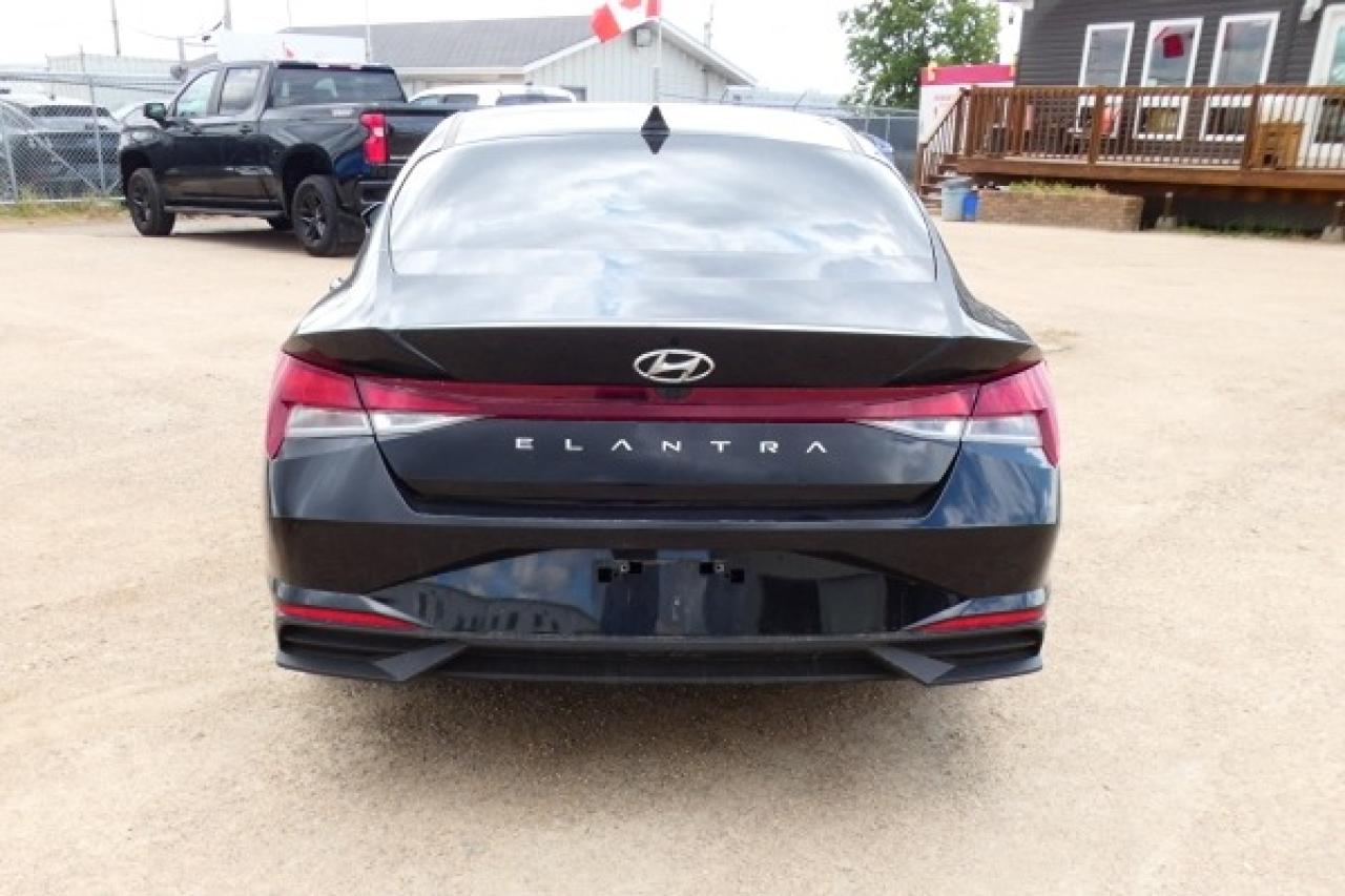2023 Hyundai Elantra Preferred w/Htd cloth seats, BUC - Photo #7