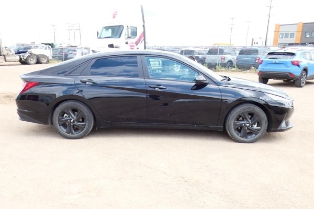 2023 Hyundai Elantra Preferred w/Htd cloth seats, BUC - Photo #5