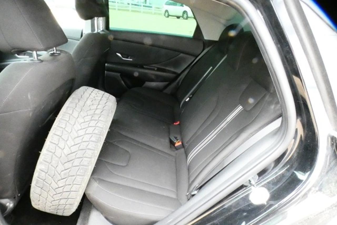 2023 Hyundai Elantra Preferred w/Htd cloth seats, BUC - Photo #9