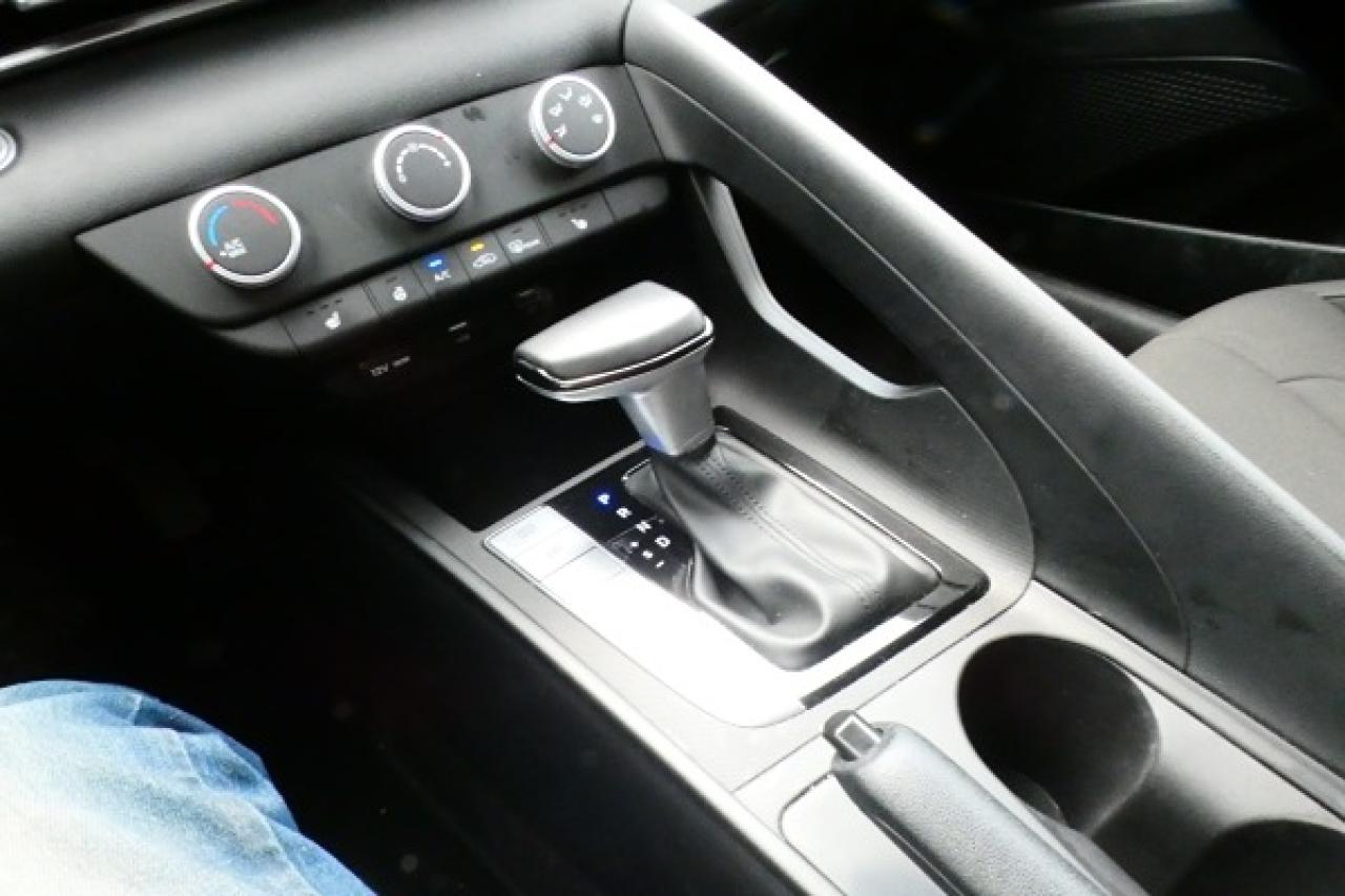 2023 Hyundai Elantra Preferred w/Htd cloth seats, BUC - Photo #15