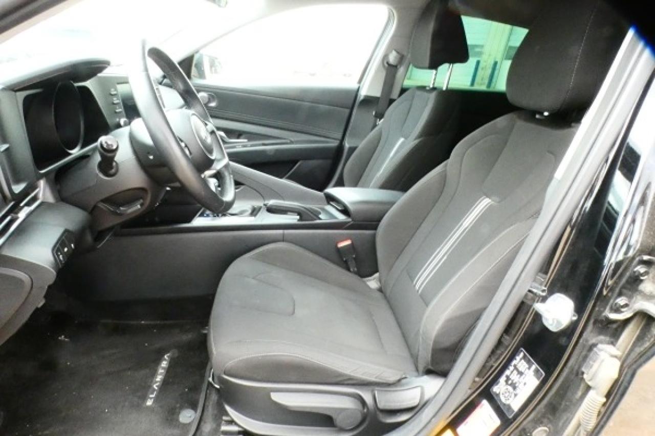 2023 Hyundai Elantra Preferred w/Htd cloth seats, BUC - Photo #10