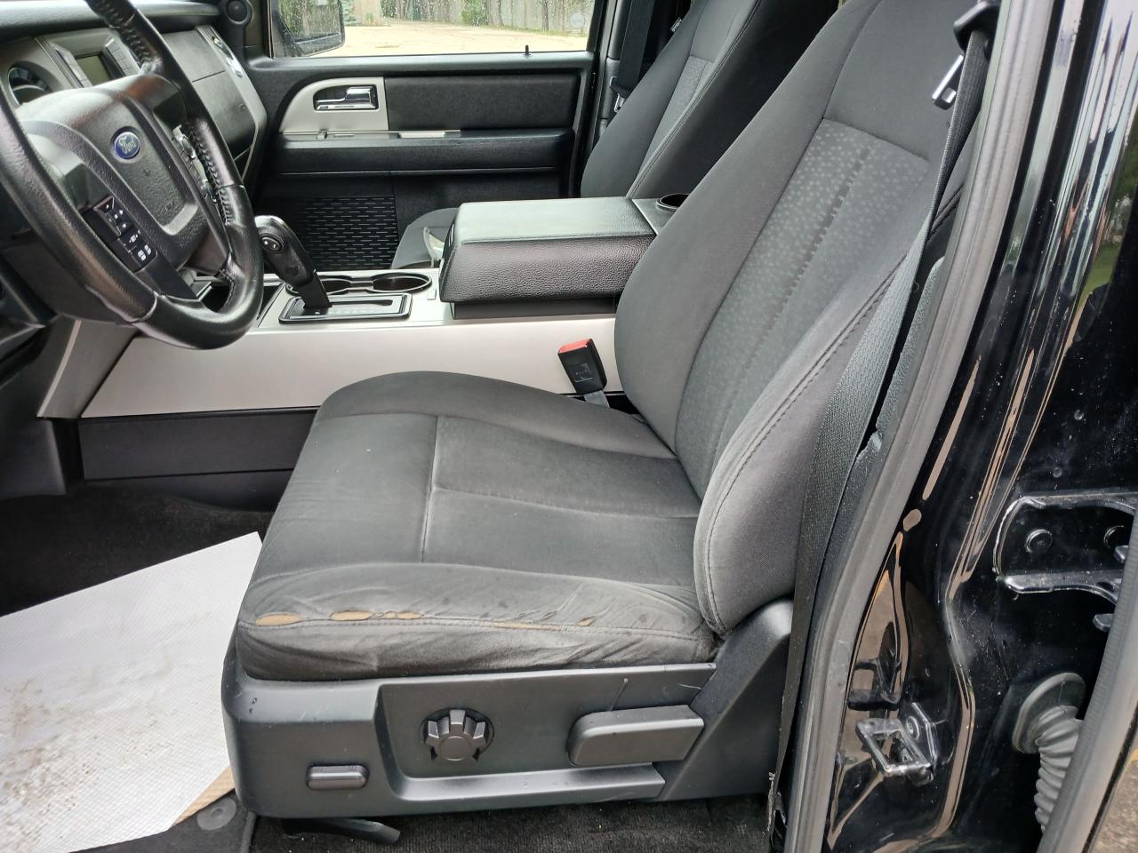 2017 Ford Expedition XLT - Photo #9