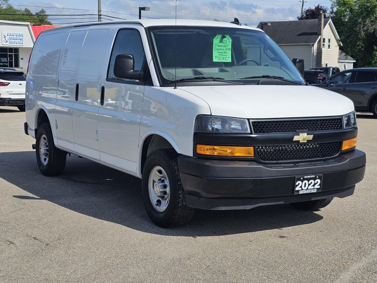 2022 Chevrolet Express 2500 Cargo 4.3L V6, RWD, A/C - Photo #3