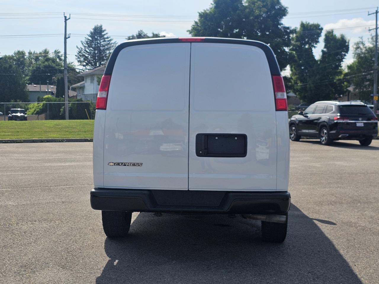 2022 Chevrolet Express 2500 Cargo 4.3L V6, RWD, A/C - Photo #6